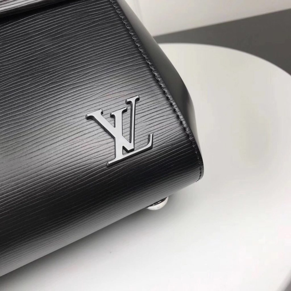 Louis Vuitton Cluny in Epi Leather with Magnetic Snap Closure for HandheldShoulderCrossbody M41305