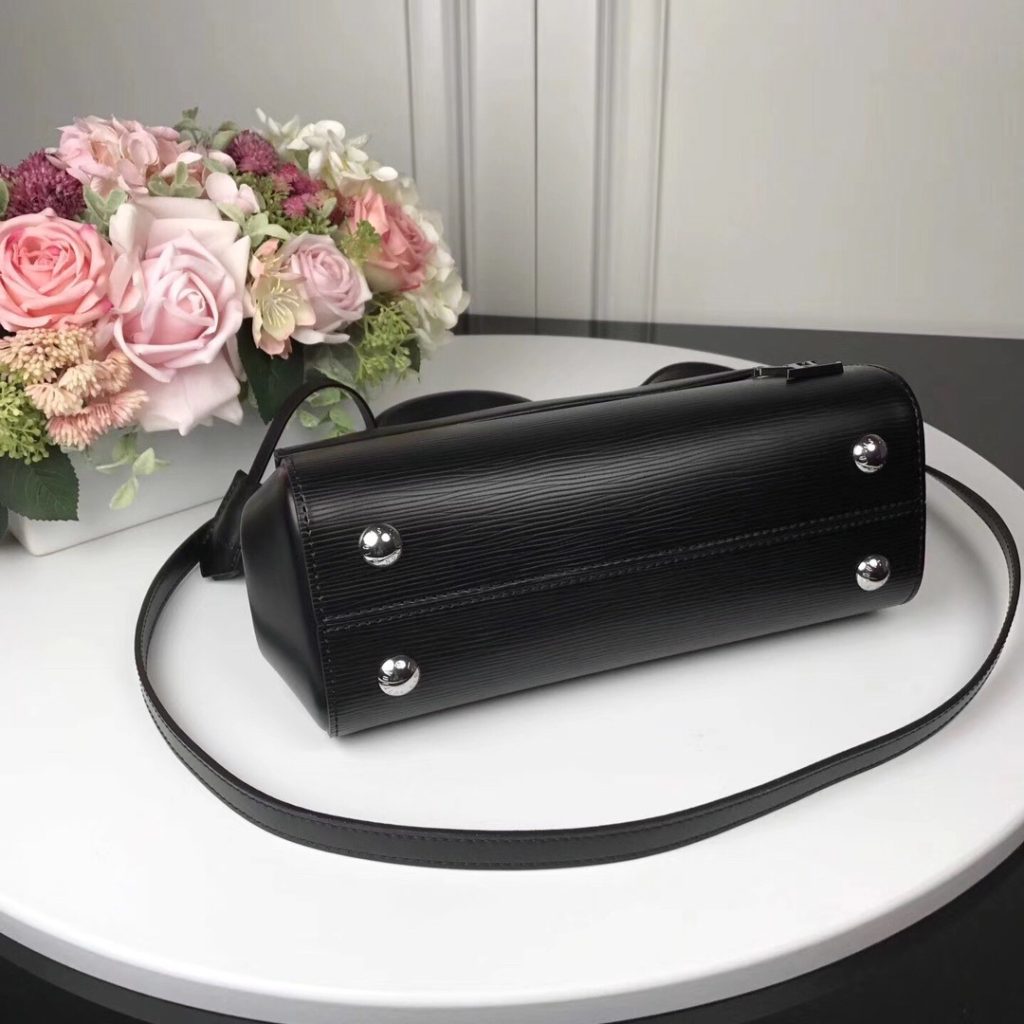 Louis Vuitton Cluny in Epi Leather with Magnetic Snap Closure for HandheldShoulderCrossbody M41305