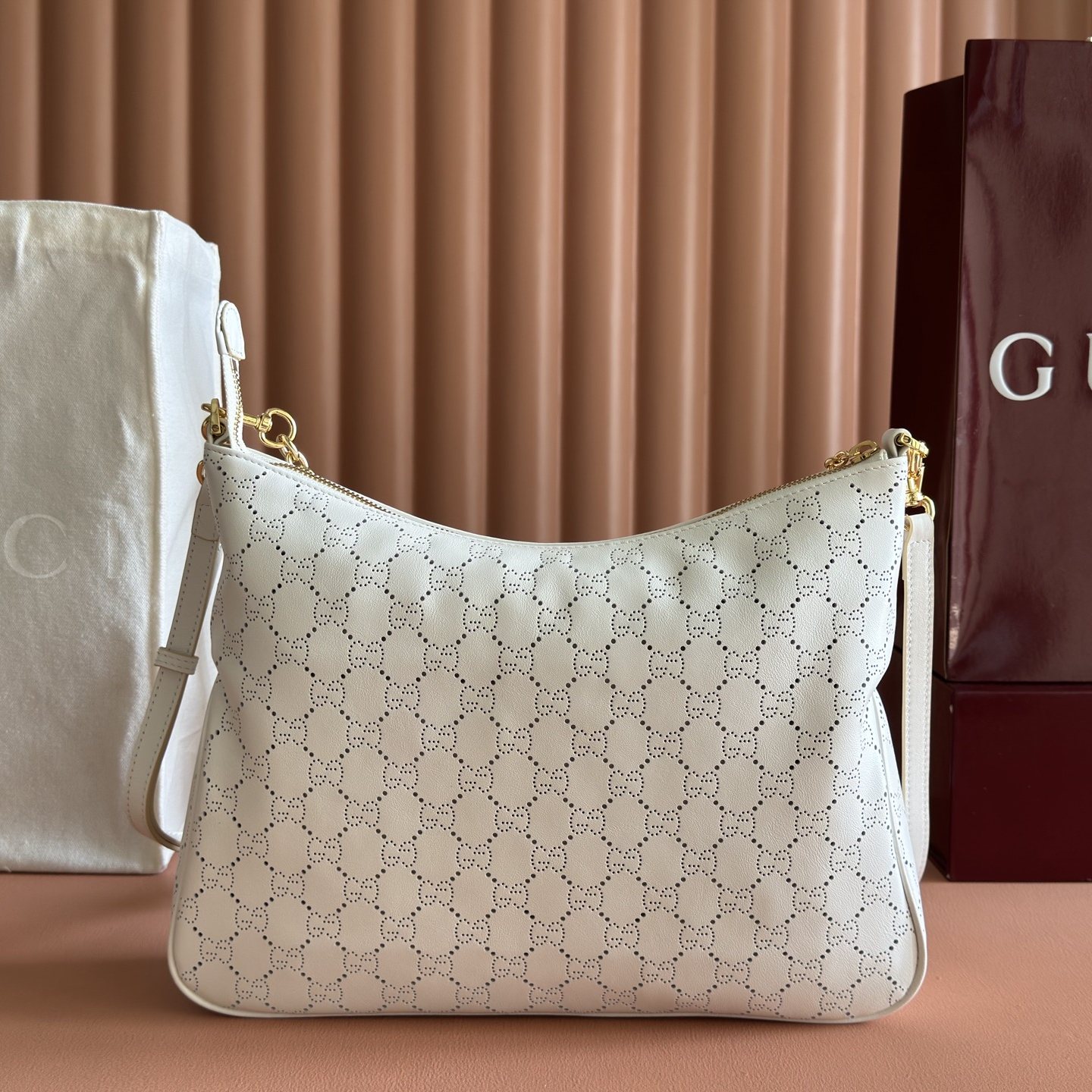 Gucci Lady Lunetta Chain A006OA in Microperforated Leather with Zipper and Gold Hardware