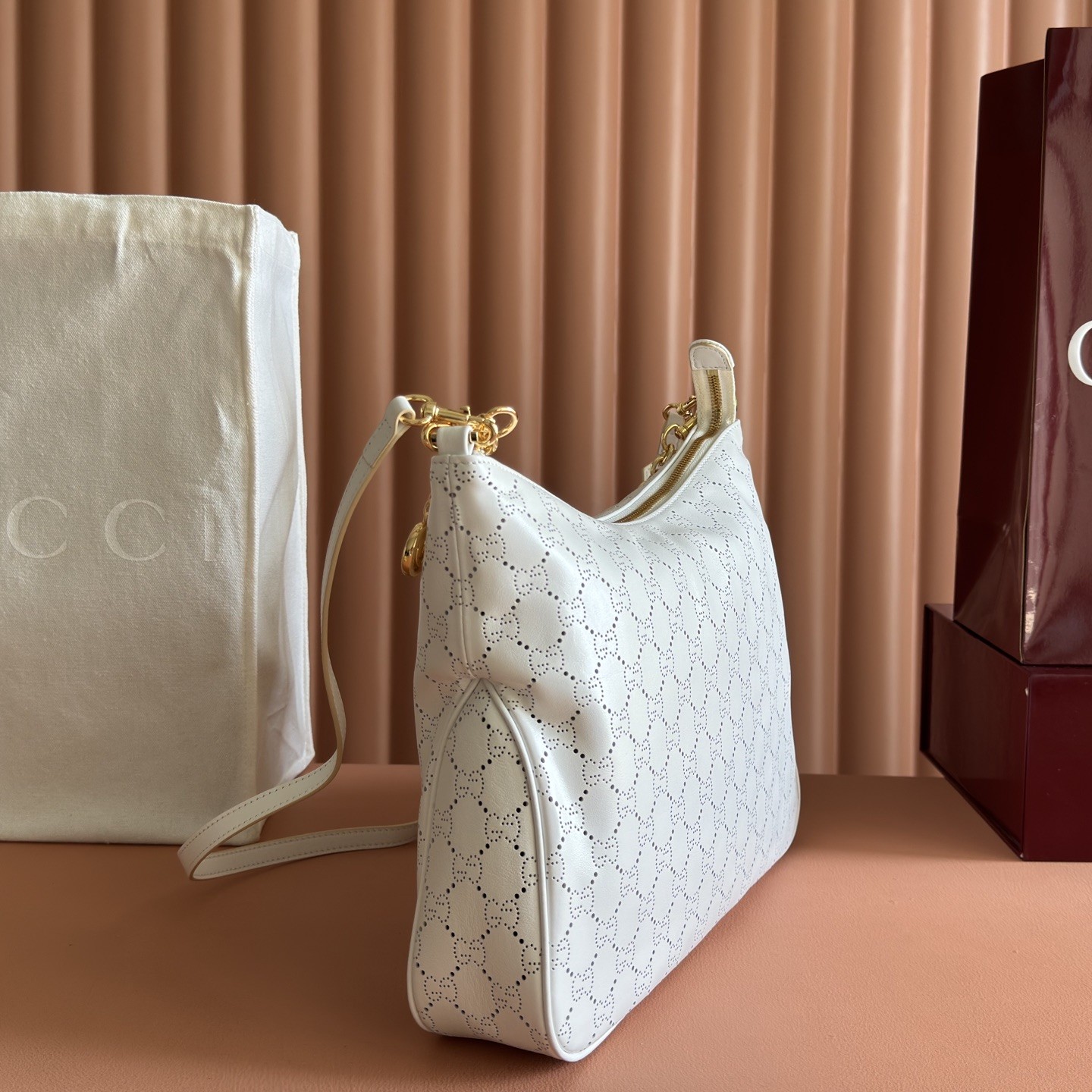 Gucci Lady Lunetta Chain A006OA in Microperforated Leather with Zipper and Gold Hardware