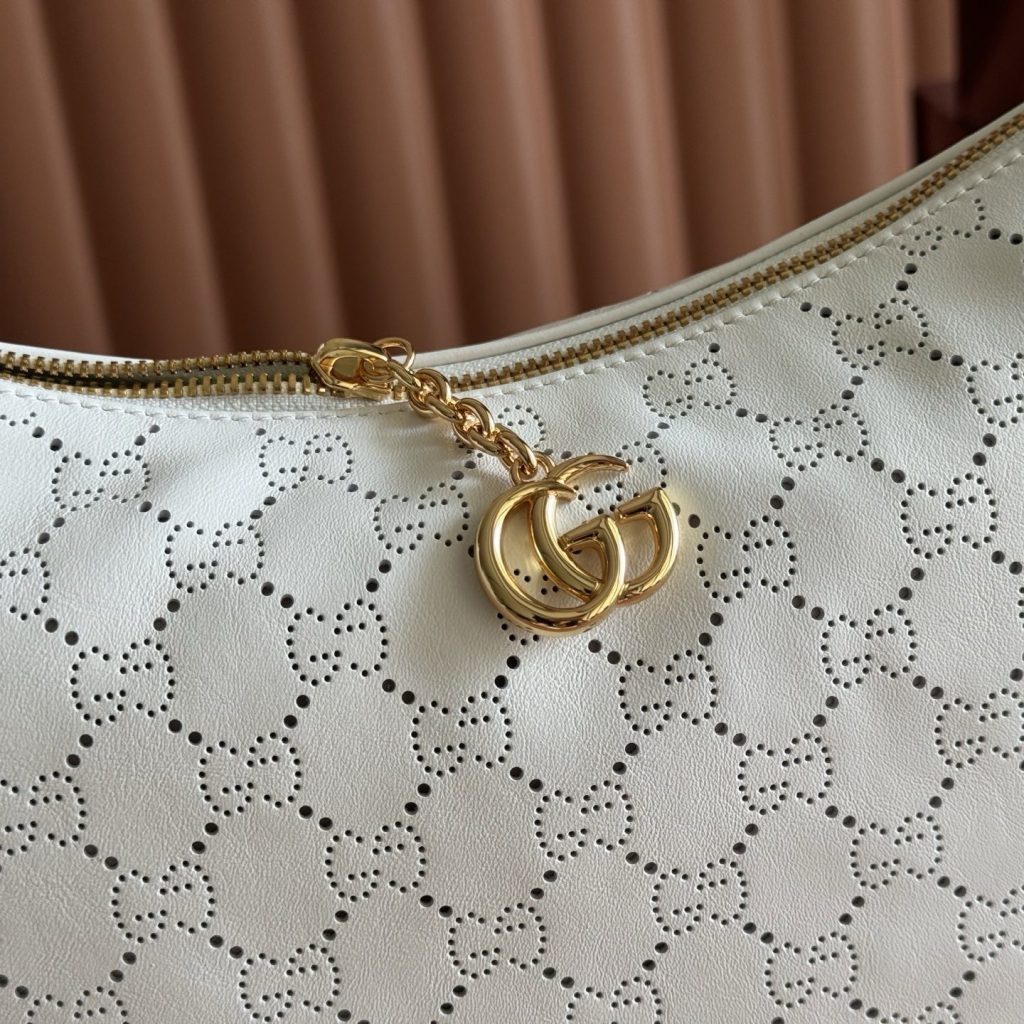 Gucci Lady Lunetta Chain A006OA in Microperforated Leather with Zipper and Gold Hardware