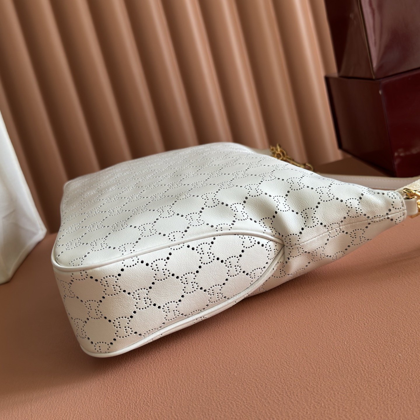 Gucci Lady Lunetta Chain A006OA in Microperforated Leather with Zipper and Gold Hardware
