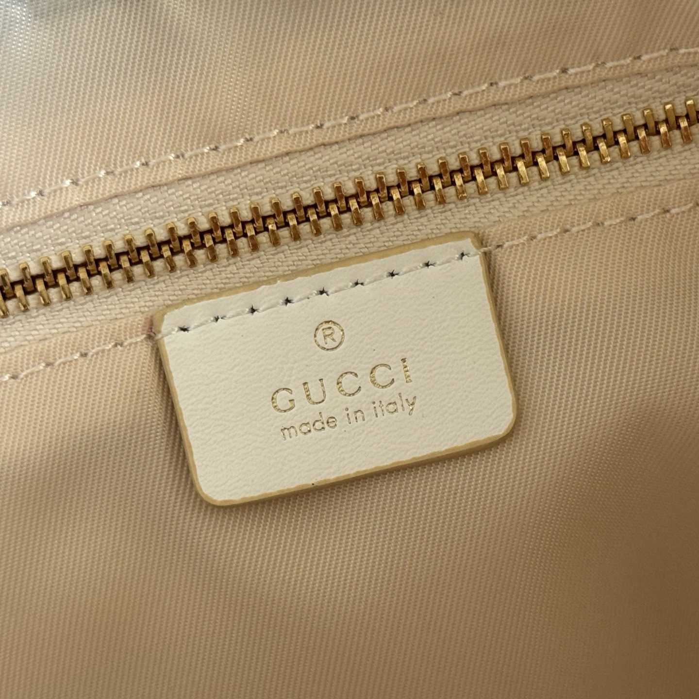 Gucci Lady Lunetta Chain A006OA in Microperforated Leather with Zipper and Gold Hardware