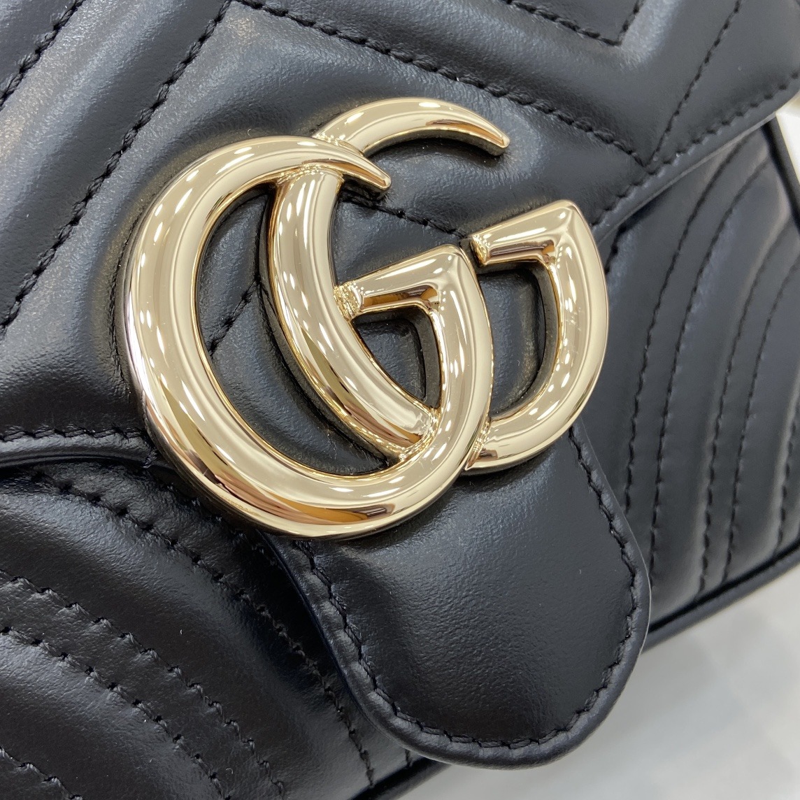 Gucci GG Marmont in Matelasse Leather with Magnetic Flap for Handheld Shoulder Carry