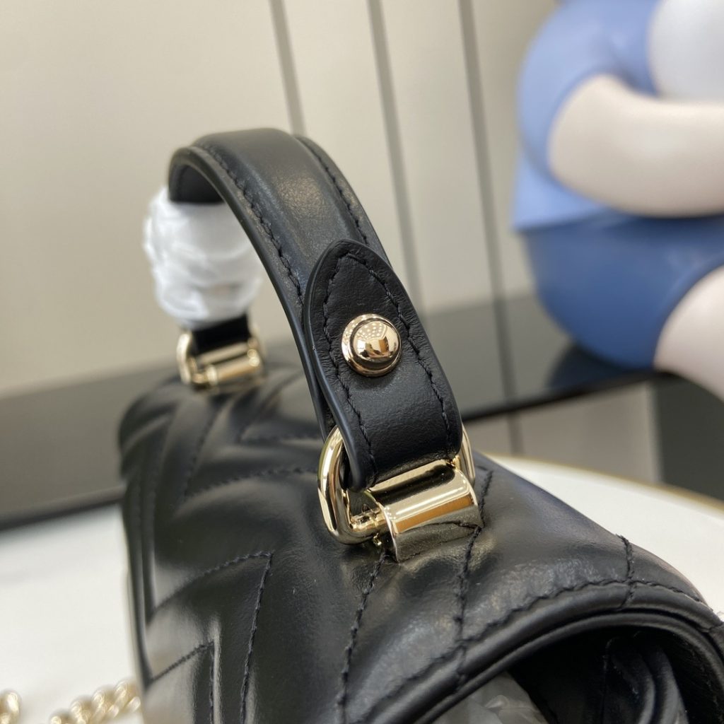 Gucci GG Marmont in Matelasse Leather with Magnetic Flap for Handheld Shoulder Carry