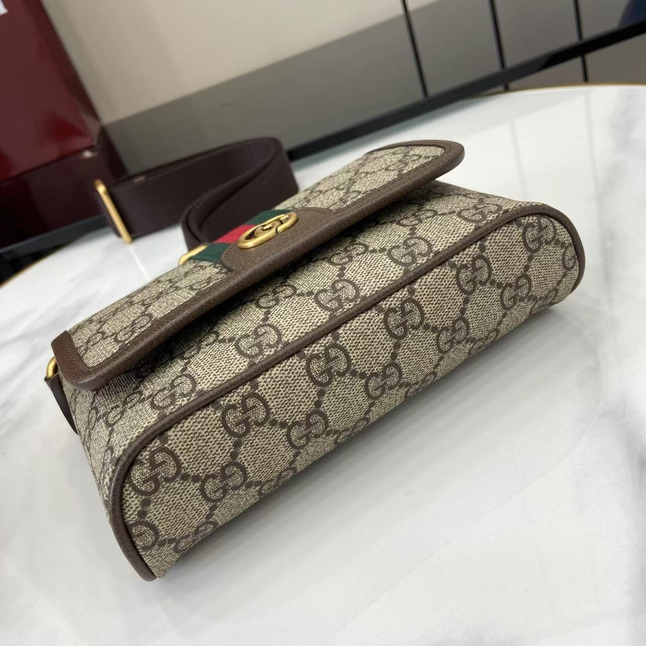 Gucci Ophidia 838599 in GG Supreme Canvas with Magnetic Snap Closure for Hand and Shoulder Carry