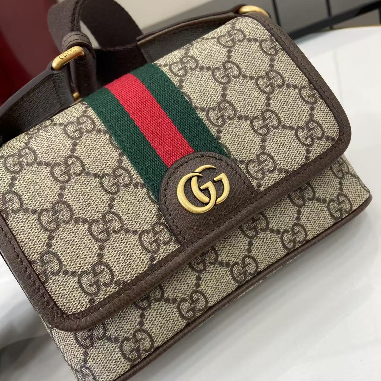 Gucci Ophidia 838599 in GG Supreme Canvas with Magnetic Snap Closure for Hand and Shoulder Carry