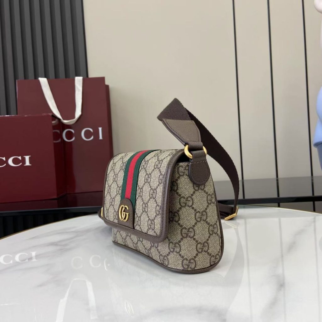 Gucci Ophidia 838599 in GG Supreme Canvas with Magnetic Snap Closure for Hand and Shoulder Carry