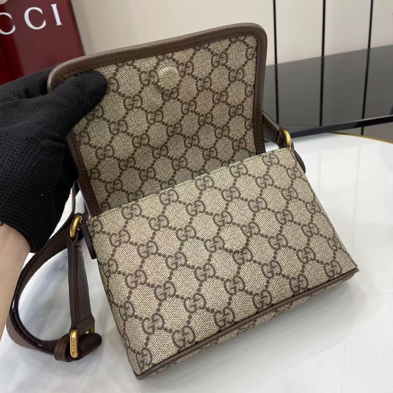 Gucci Ophidia 838599 in GG Supreme Canvas with Magnetic Snap Closure for Hand and Shoulder Carry