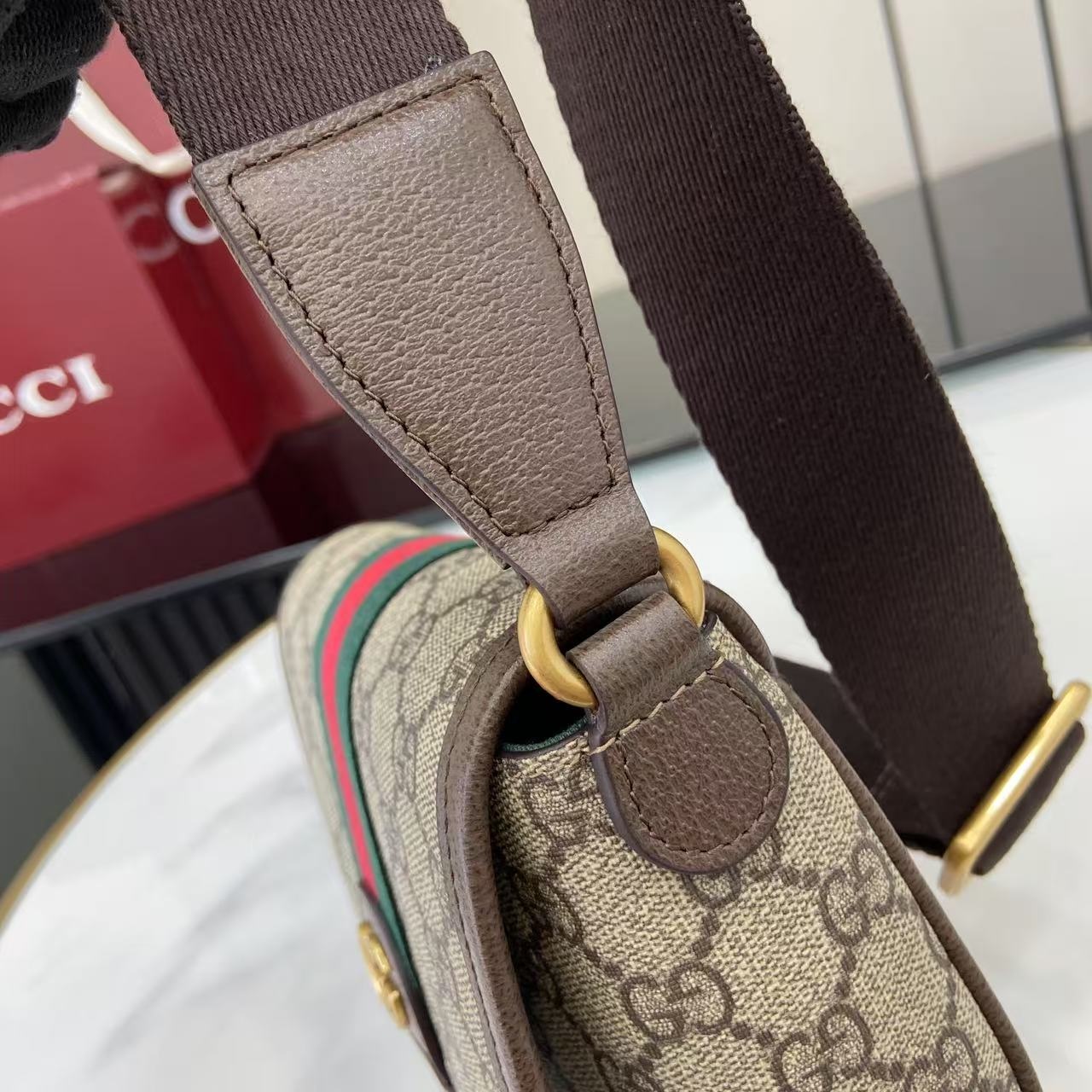 Gucci Ophidia 838599 in GG Supreme Canvas with Magnetic Snap Closure for Hand and Shoulder Carry