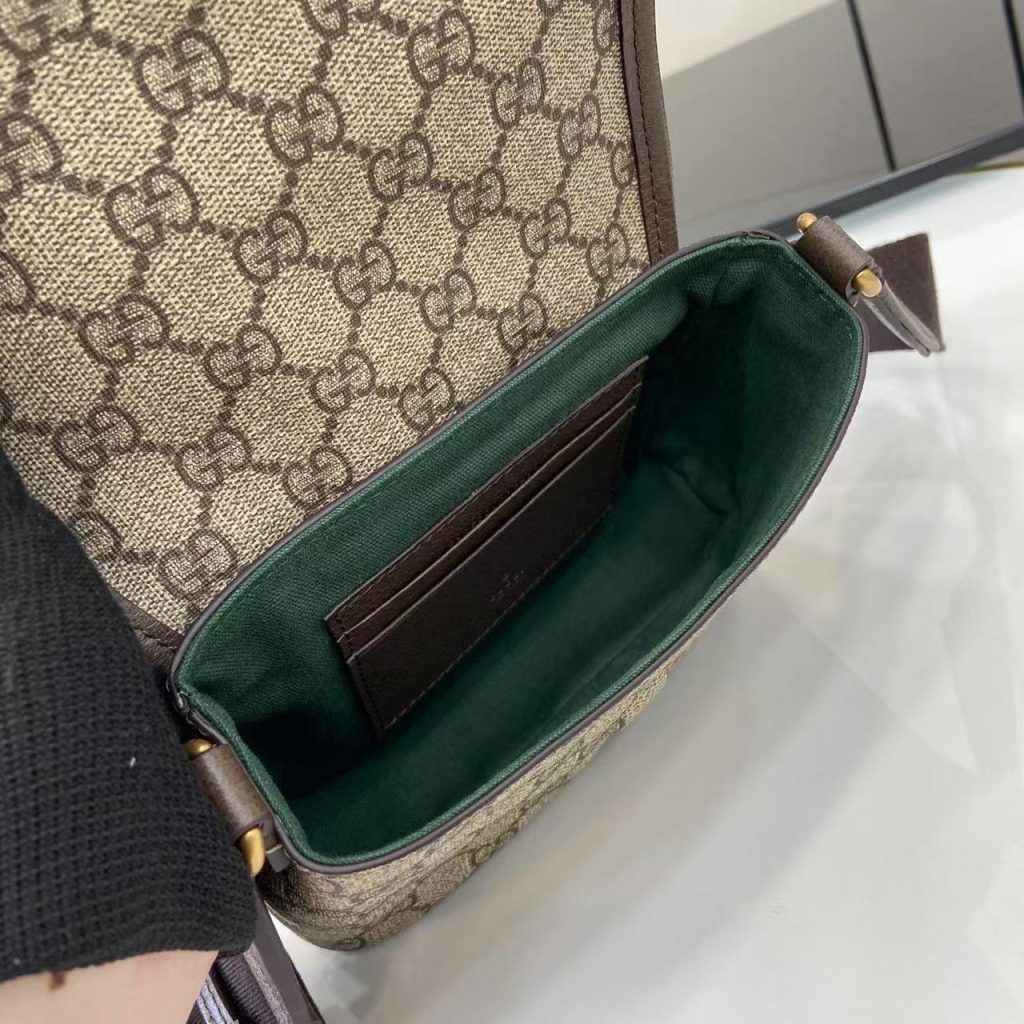 Gucci Ophidia 838599 in GG Supreme Canvas with Magnetic Snap Closure for Hand and Shoulder Carry