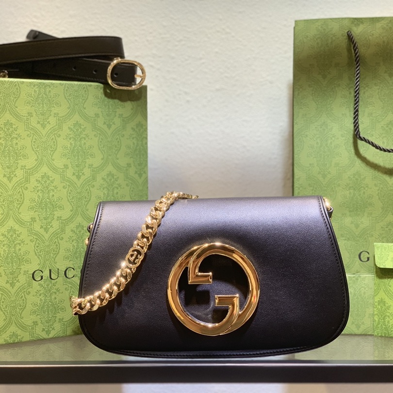 Gucci GG Marmont in Black Leather with Magnetic Snap Flap Closure for Shoulder BagCrossbody Bags