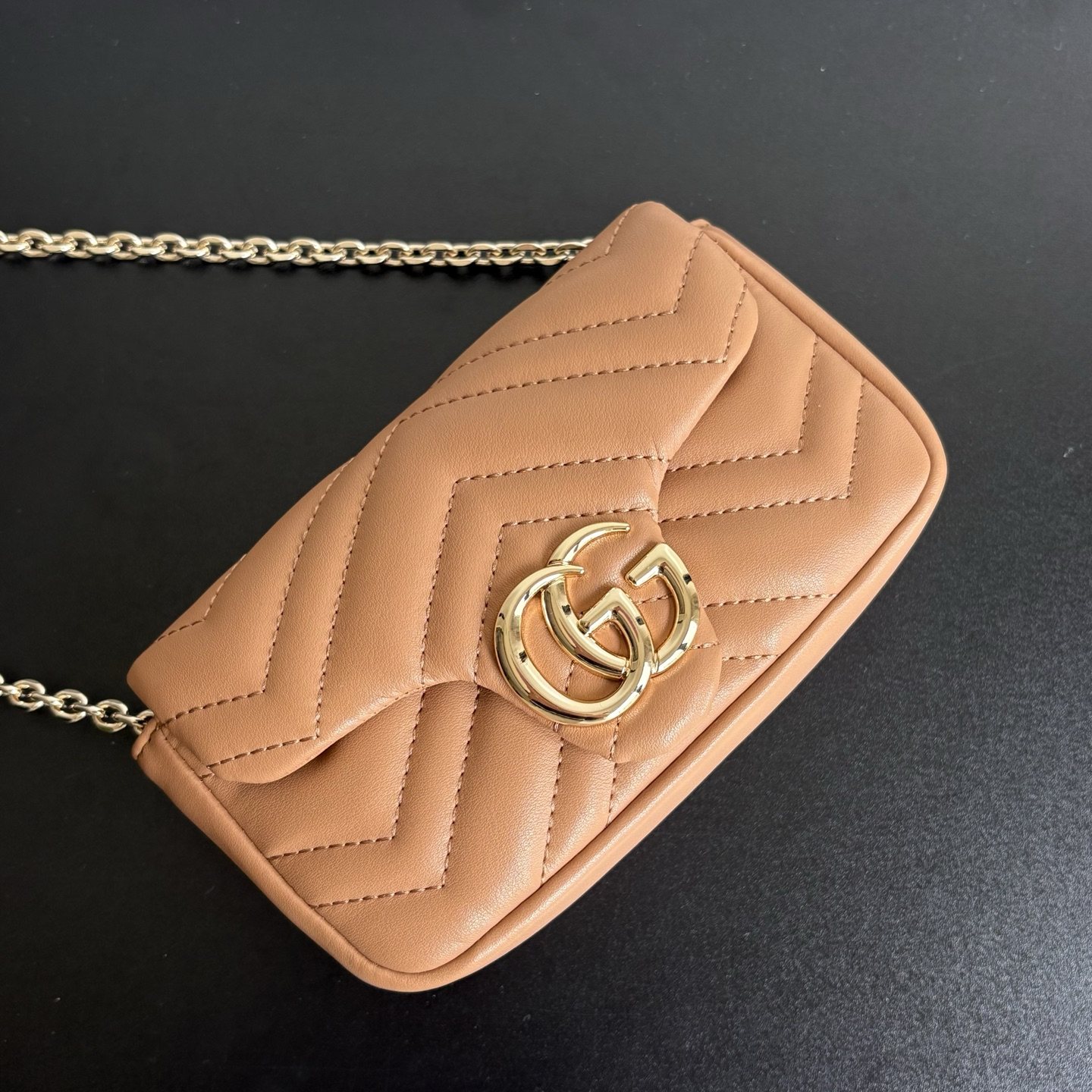 Gucci Marmont 2.0 841290 in Matelassé Leather with Magnetic Snap Closure for Shoulder and Crossbody