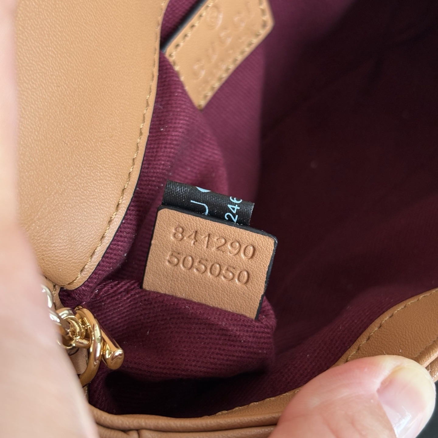 Gucci Marmont 2.0 841290 in Matelassé Leather with Magnetic Snap Closure for Shoulder and Crossbody
