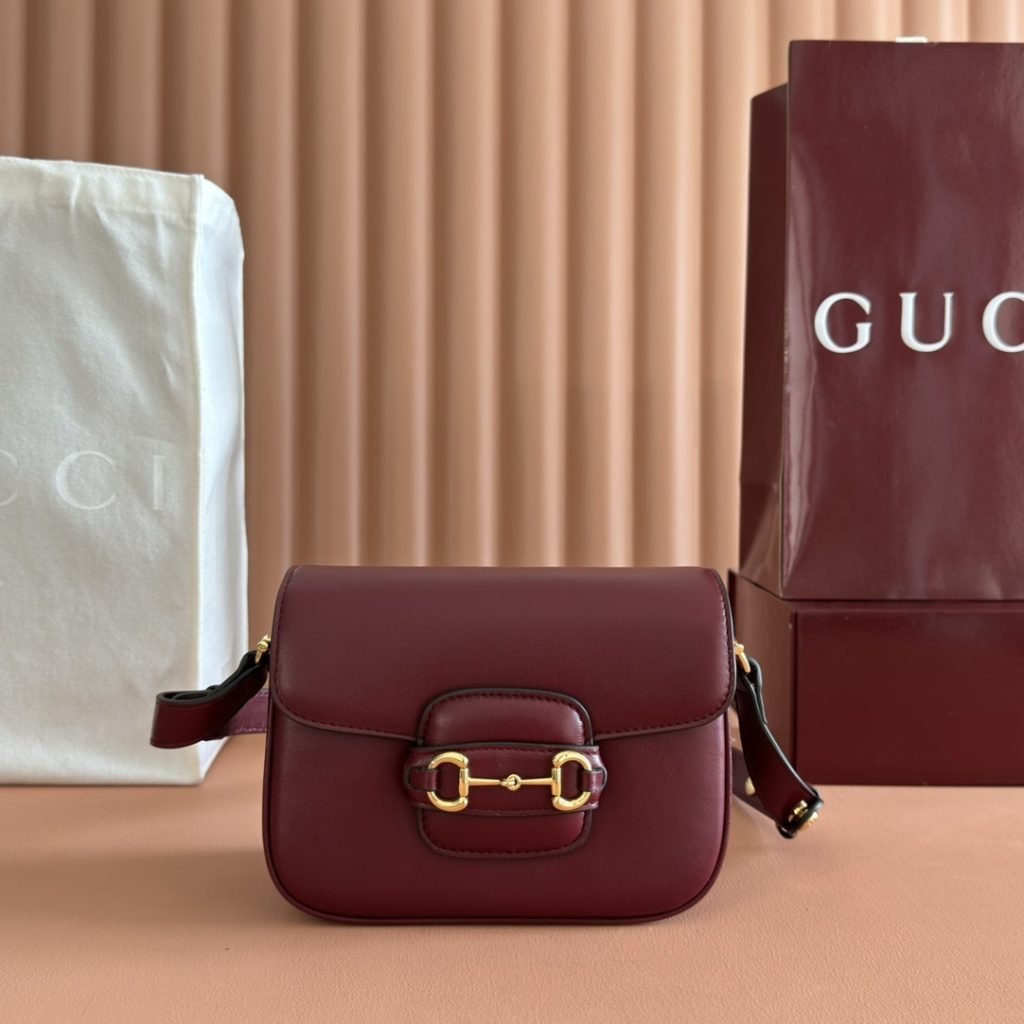 Gucci Horsebit 1955 Small in Smooth Leather with Flap and Turn-lock for Shoulder Crossbody Carry