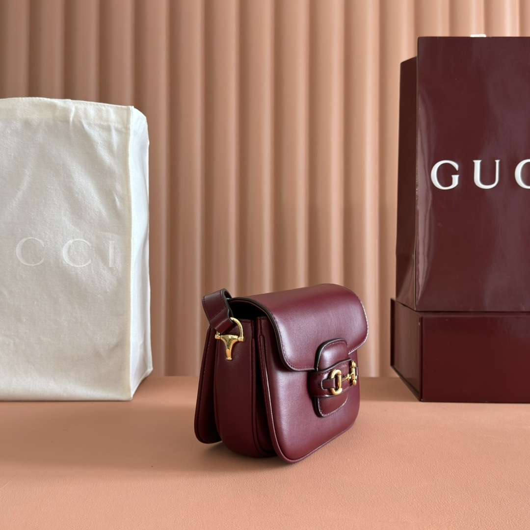 Gucci Horsebit 1955 Small in Smooth Leather with Flap and Turn-lock for Shoulder Crossbody Carry