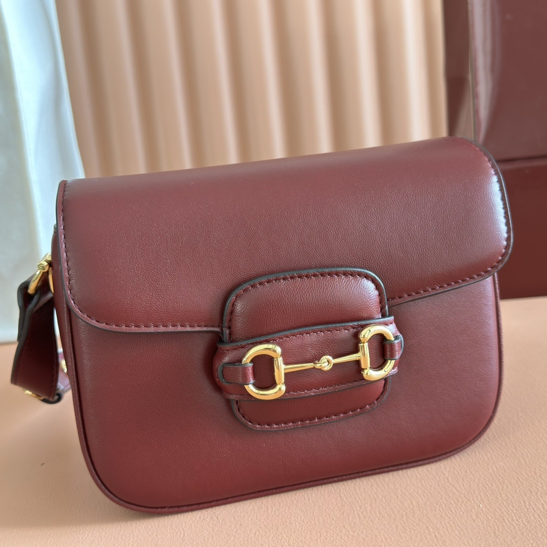Gucci Horsebit 1955 Small in Smooth Leather with Flap and Turn-lock for Shoulder Crossbody Carry