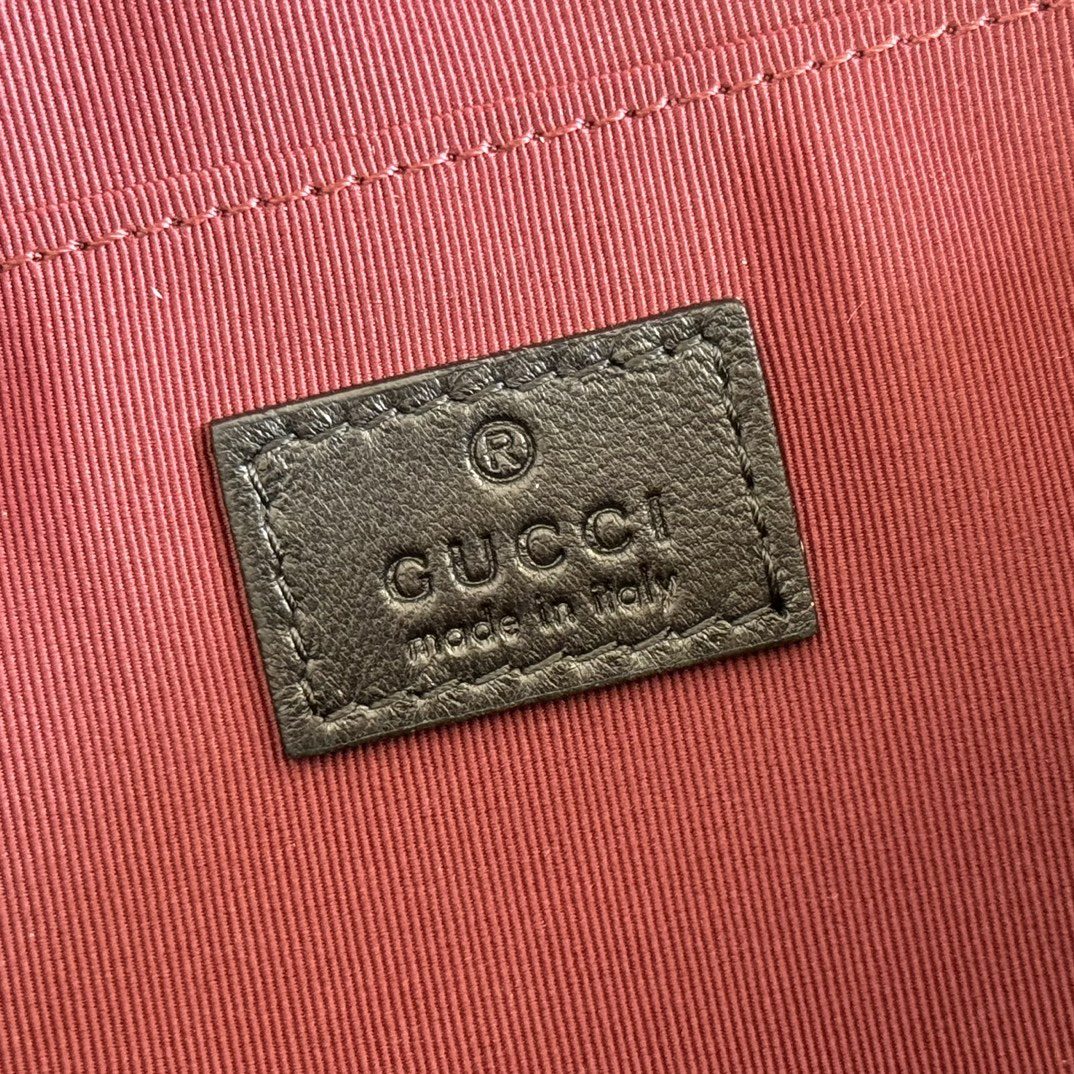 Gucci GG Marmont Mini Camera Bag in Matelassé Leather with Zipper Closure for Hand Shoulder Carry