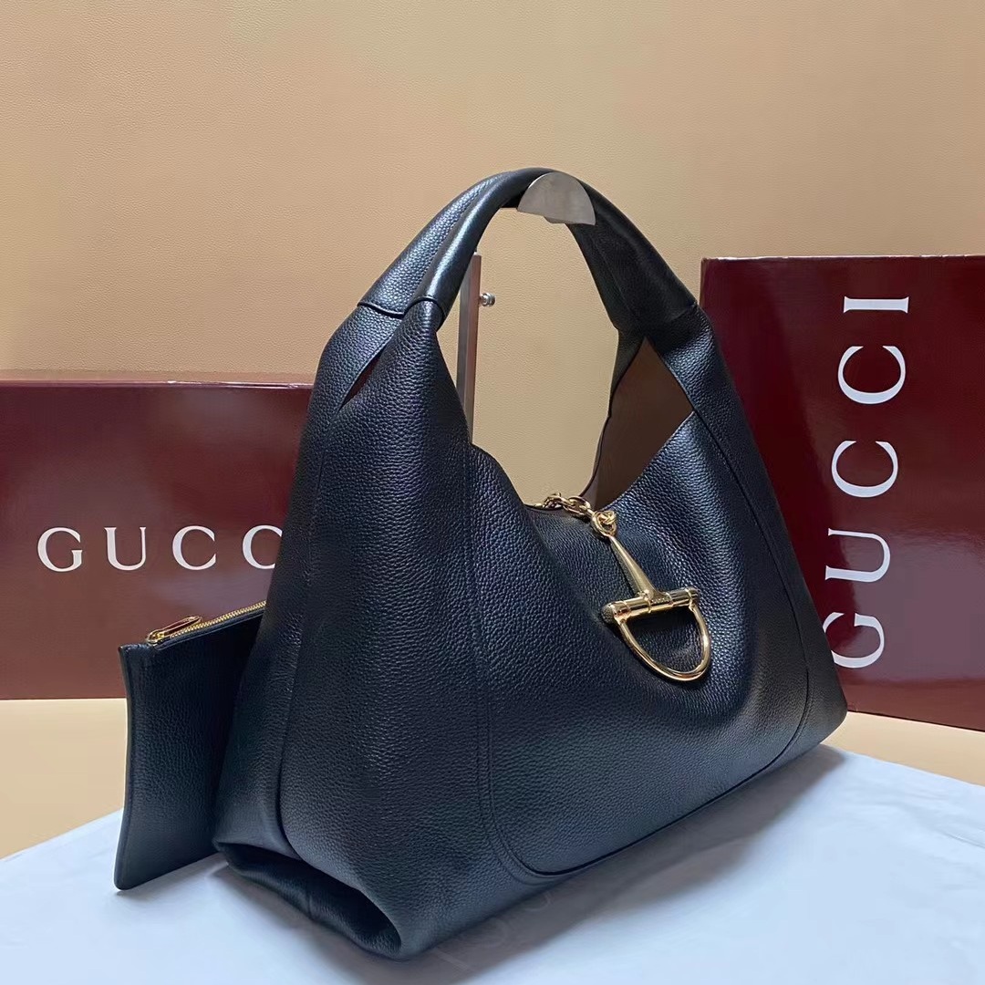 Gucci Softbit in Pebbled Leather with Zipper Closure for Shoulder BagHandbag 837466 Designer Bag