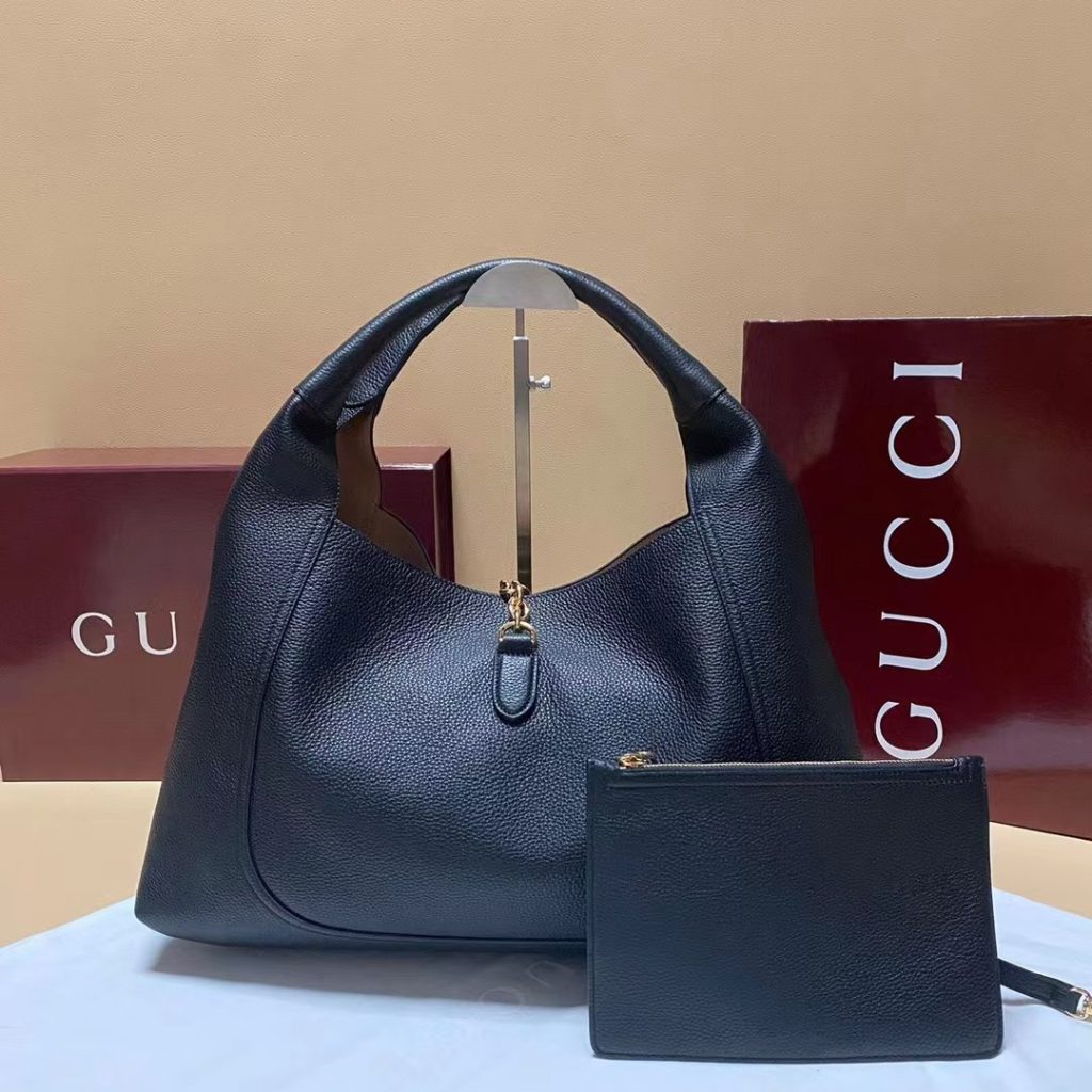 Gucci Softbit in Pebbled Leather with Zipper Closure for Shoulder BagHandbag 837466 Designer Bag