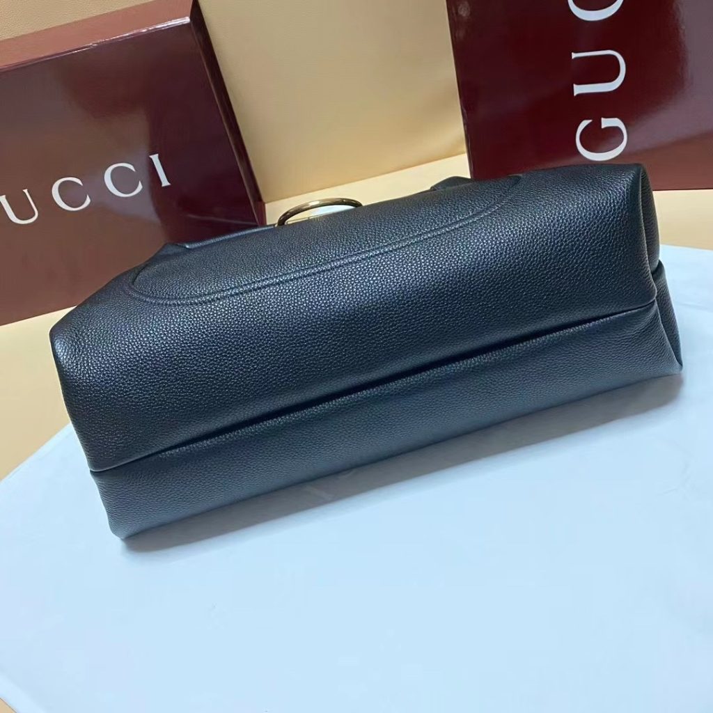 Gucci Softbit in Pebbled Leather with Zipper Closure for Shoulder BagHandbag 837466 Designer Bag