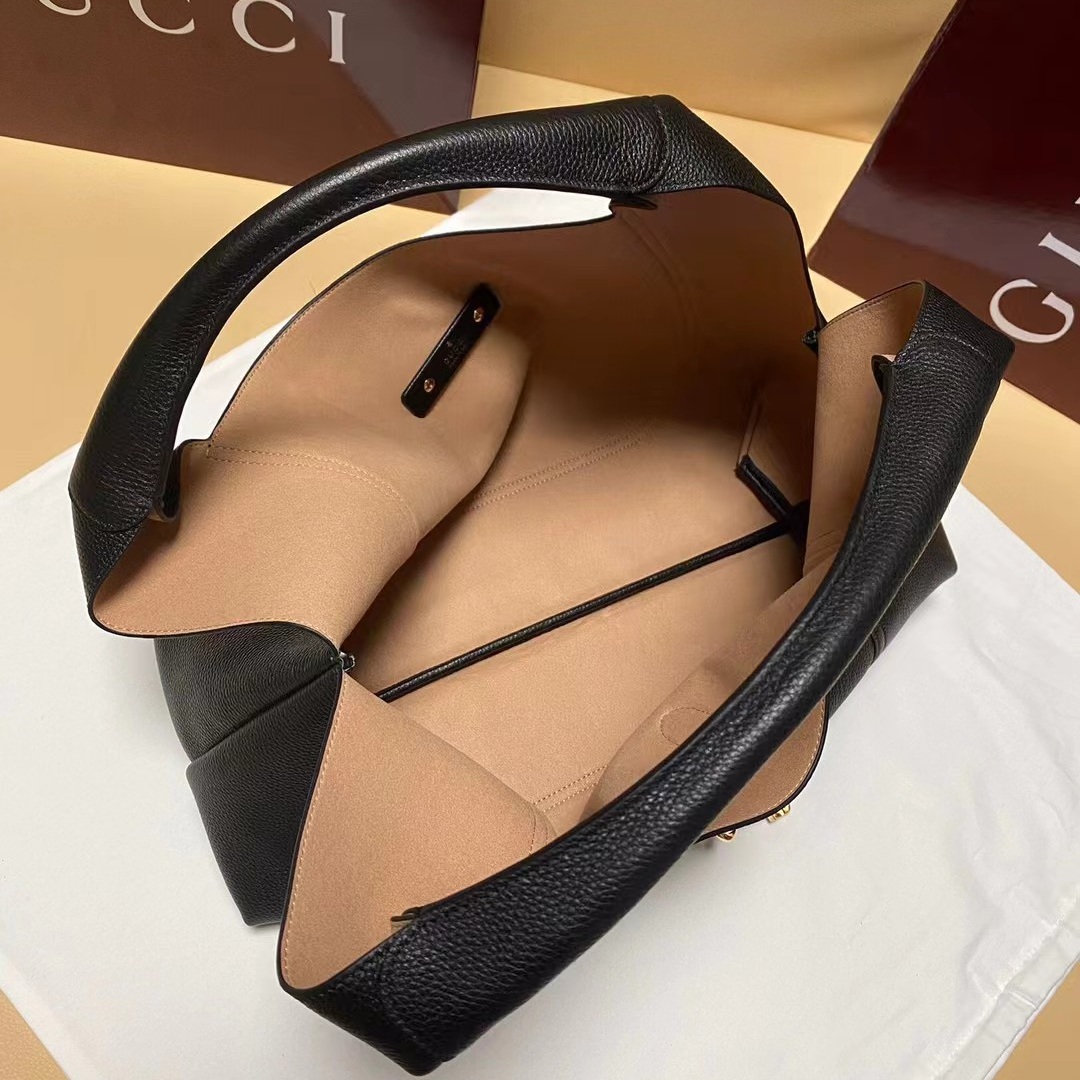 Gucci Softbit in Pebbled Leather with Zipper Closure for Shoulder BagHandbag 837466 Designer Bag