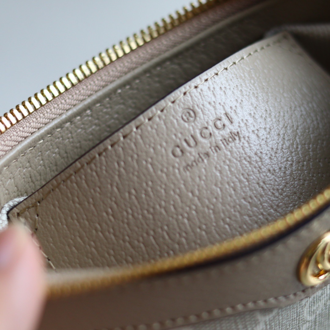 Gucci Ophidia in GG Supreme Canvas with Leather Trim and Zipper for Shoulder Crossbody Carry