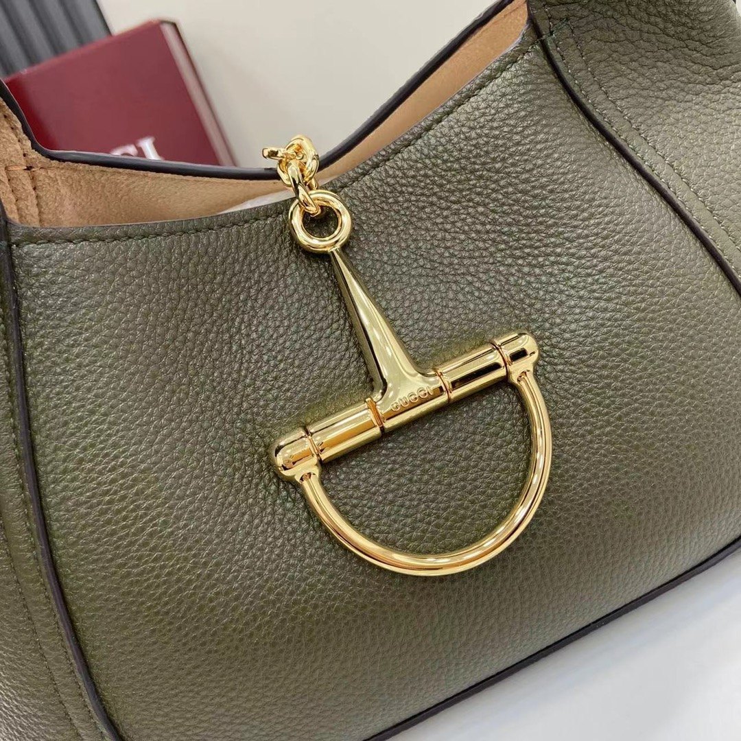 Gucci Softbit in Grained Calfskin with Magnetic for Handheld Shoulder Bag Carry