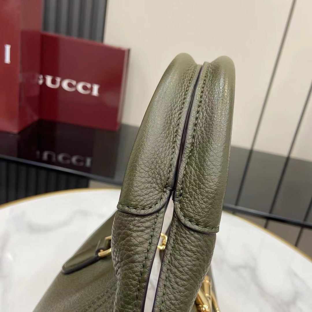Gucci Softbit in Grained Calfskin with Magnetic for Handheld Shoulder Bag Carry