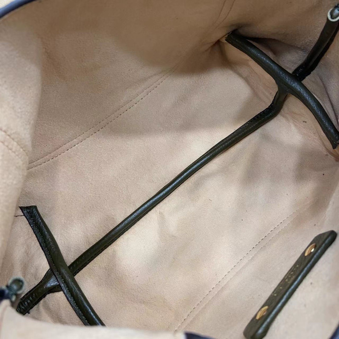 Gucci Softbit in Grained Calfskin with Magnetic for Handheld Shoulder Bag Carry