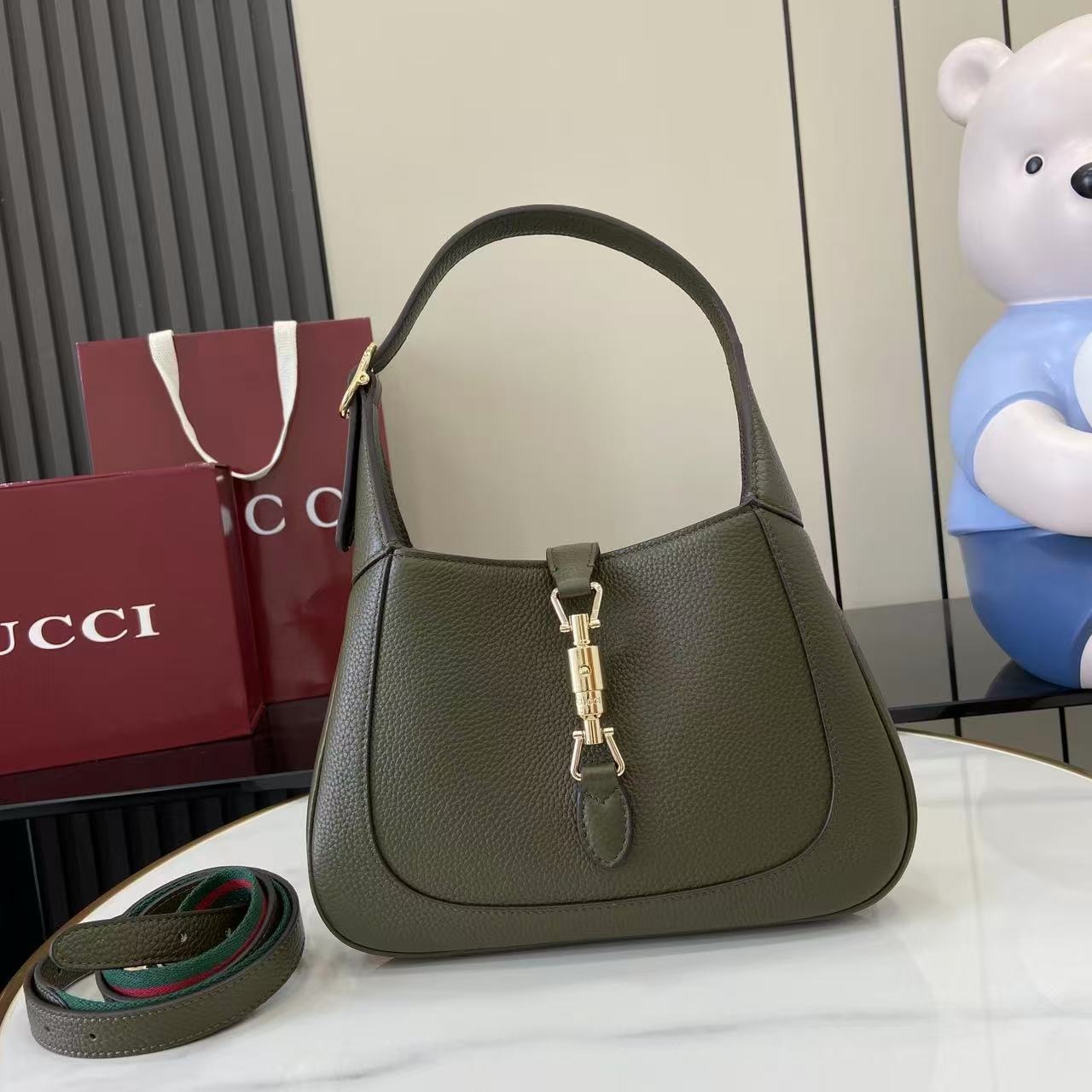 Gucci Jackie 1961 810232 in Forest Green Pebbled Leather with Push Closure for Hand Shoulder Carry