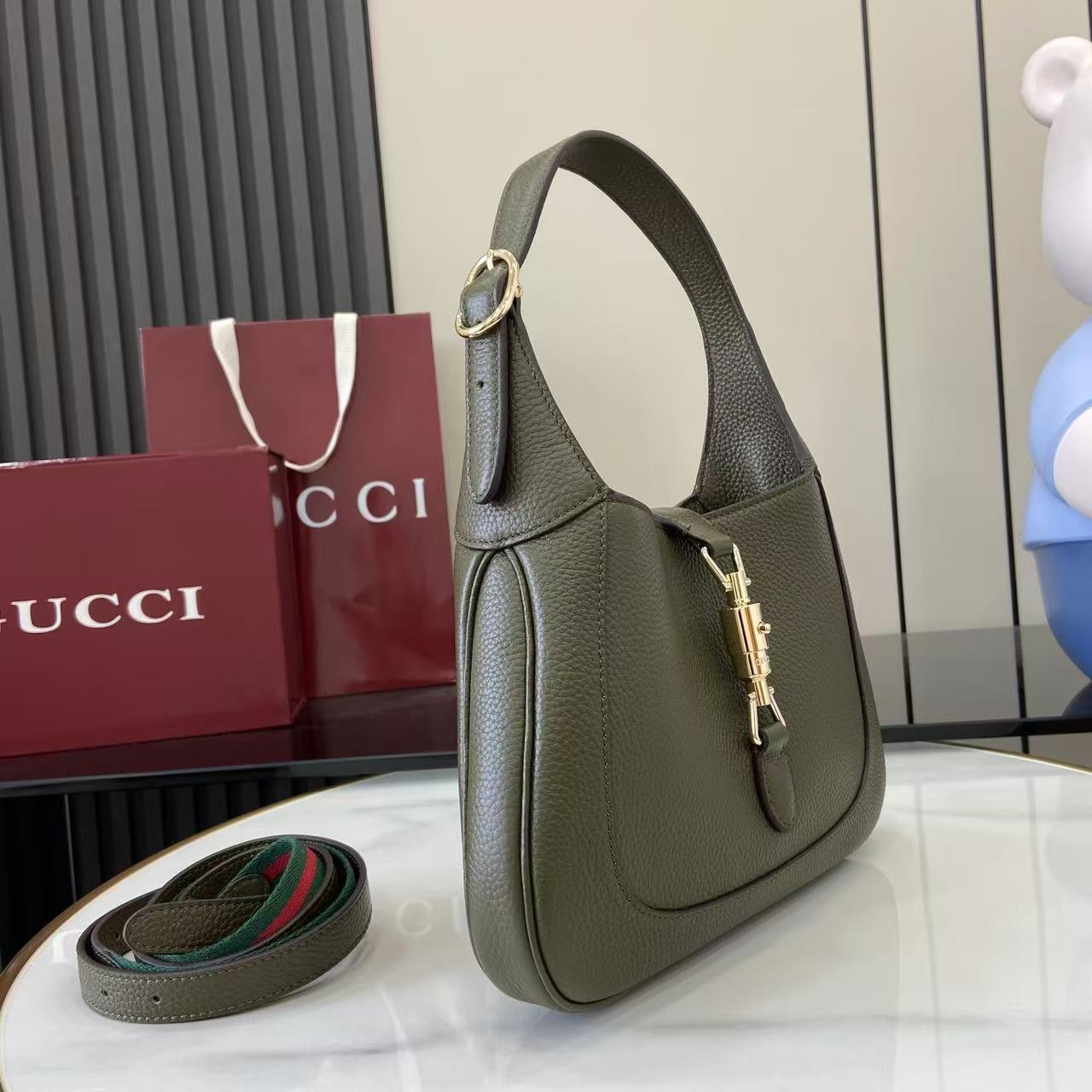Gucci Jackie 1961 810232 in Forest Green Pebbled Leather with Push Closure for Hand Shoulder Carry