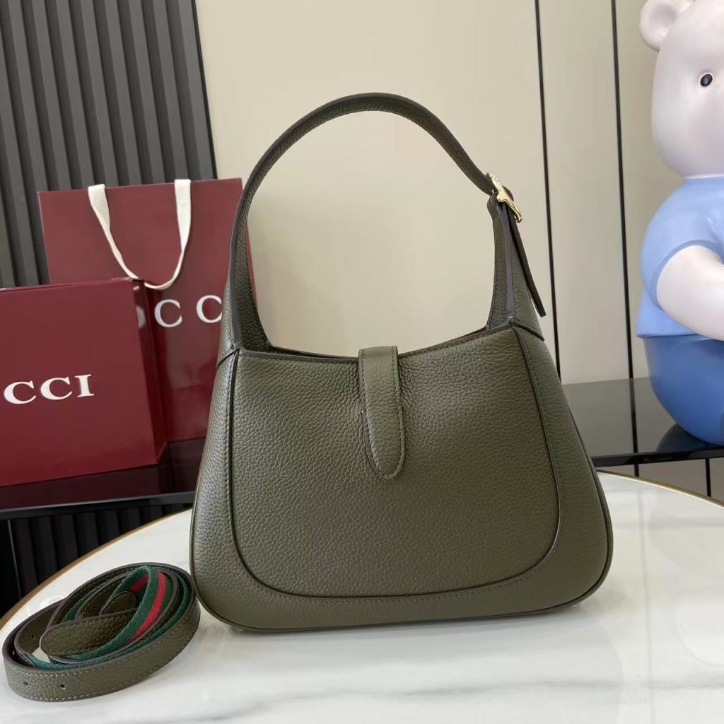 Gucci Jackie 1961 810232 in Forest Green Pebbled Leather with Push Closure for Hand Shoulder Carry