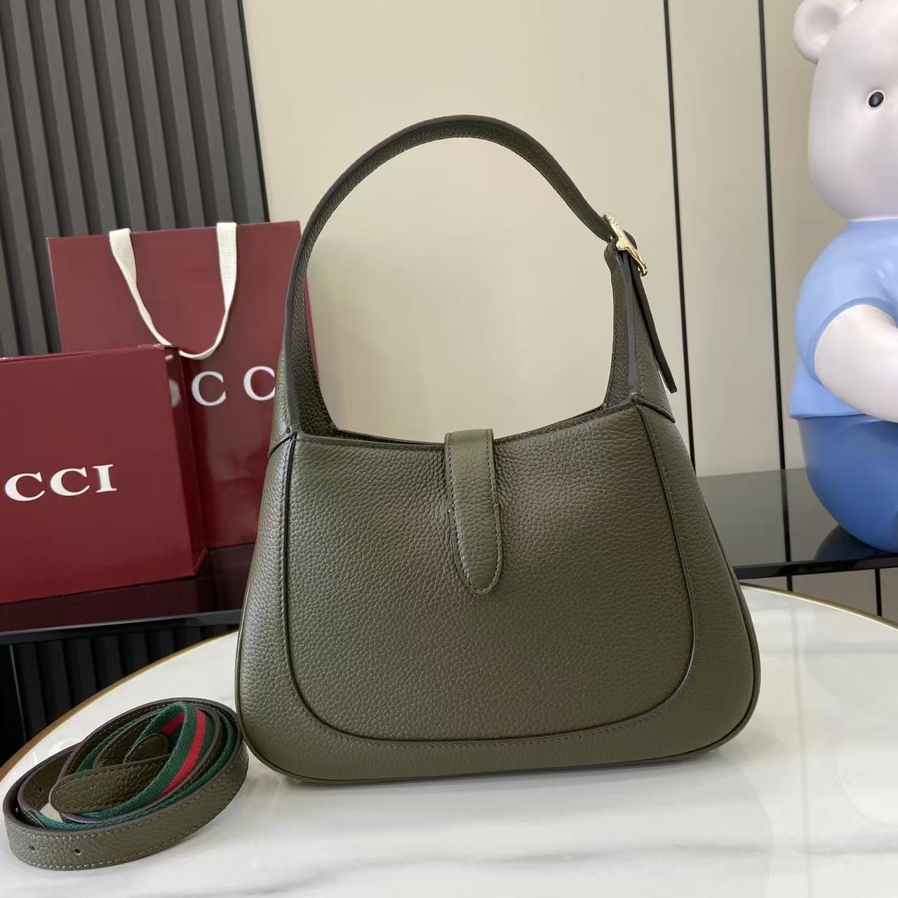 Gucci Jackie 1961 810232 in Forest Green Pebbled Leather with Push Closure for Hand Shoulder Carry