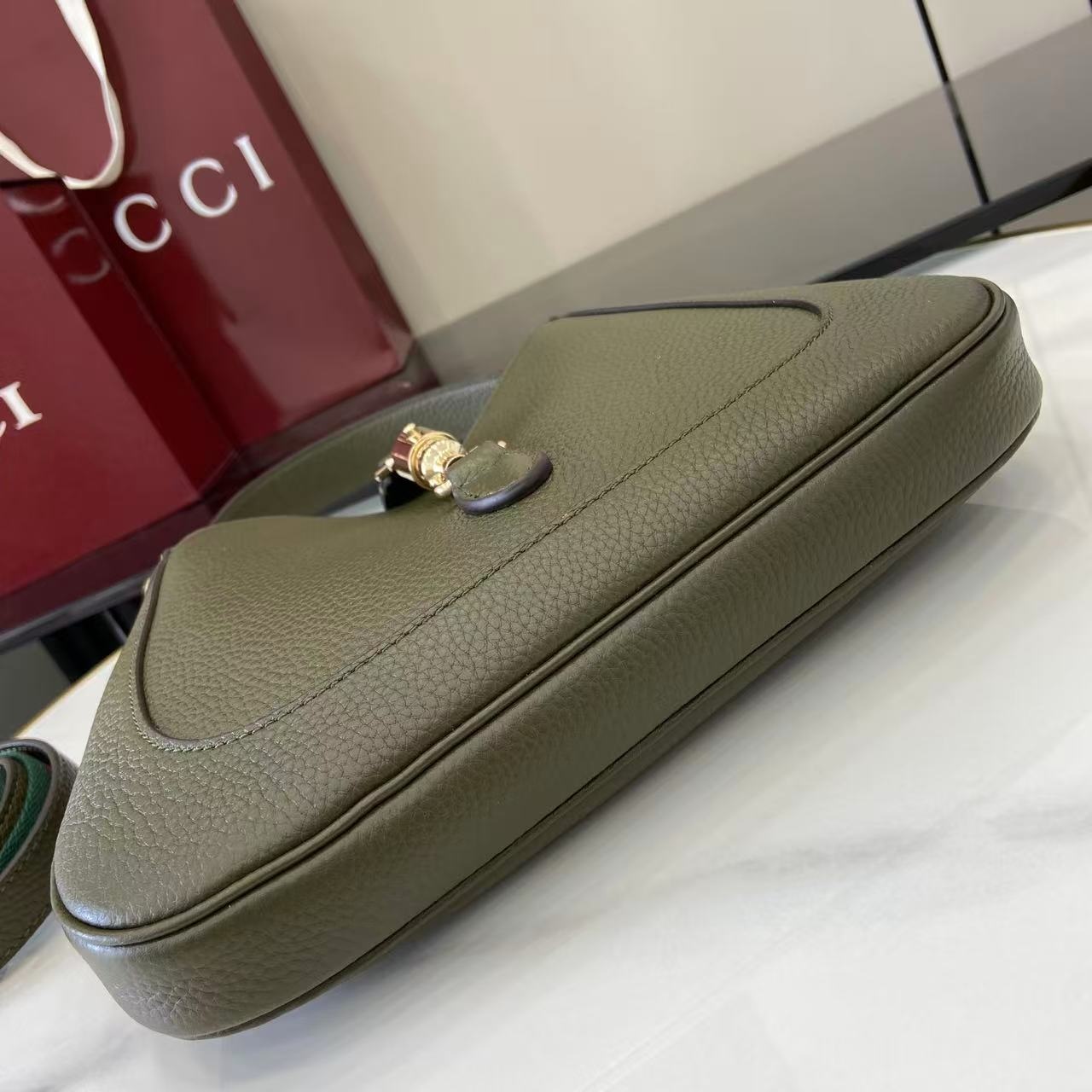 Gucci Jackie 1961 810232 in Forest Green Pebbled Leather with Push Closure for Hand Shoulder Carry