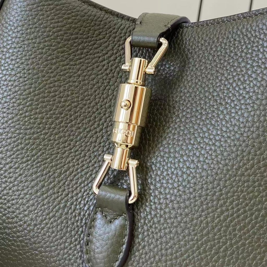 Gucci Jackie 1961 810232 in Forest Green Pebbled Leather with Push Closure for Hand Shoulder Carry