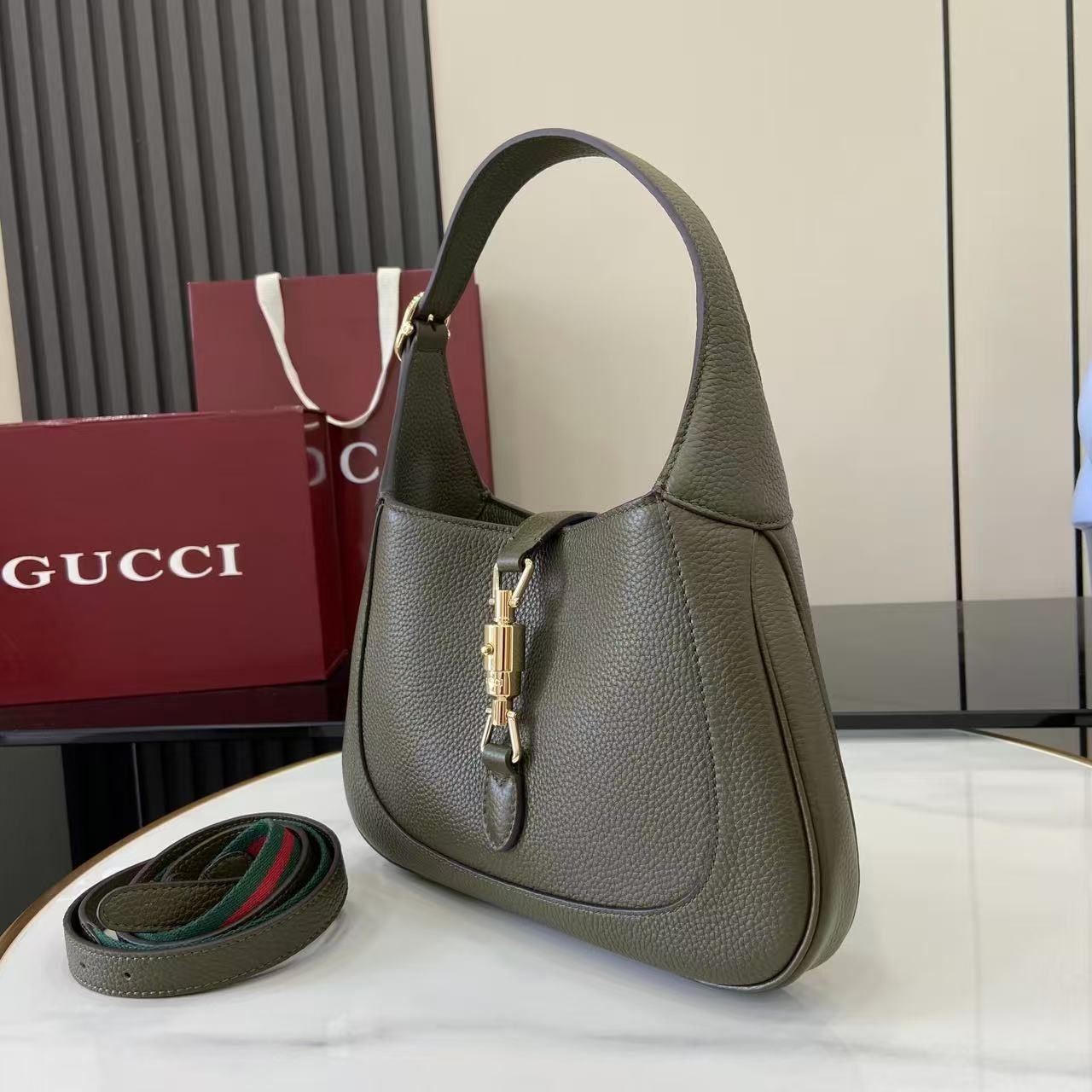 Gucci Jackie 1961 810232 in Forest Green Pebbled Leather with Push Closure for Hand Shoulder Carry