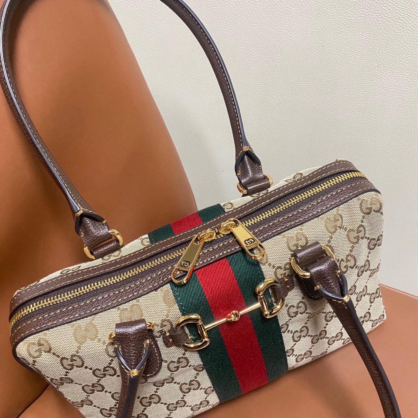 Gucci Borsetto in GG Canvas with Leather Trim and Zipper for Handheld Shoulder Bag Carry 866732