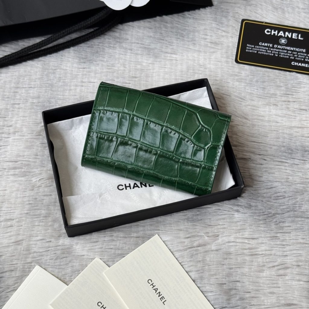 Chanel Classic Flap Mini Crocodile-embossed Leather Card Holder Wallet with Turn-lock for Hand Carry