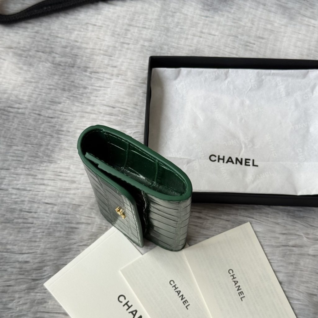 Chanel Classic Flap Mini Crocodile-embossed Leather Card Holder Wallet with Turn-lock for Hand Carry