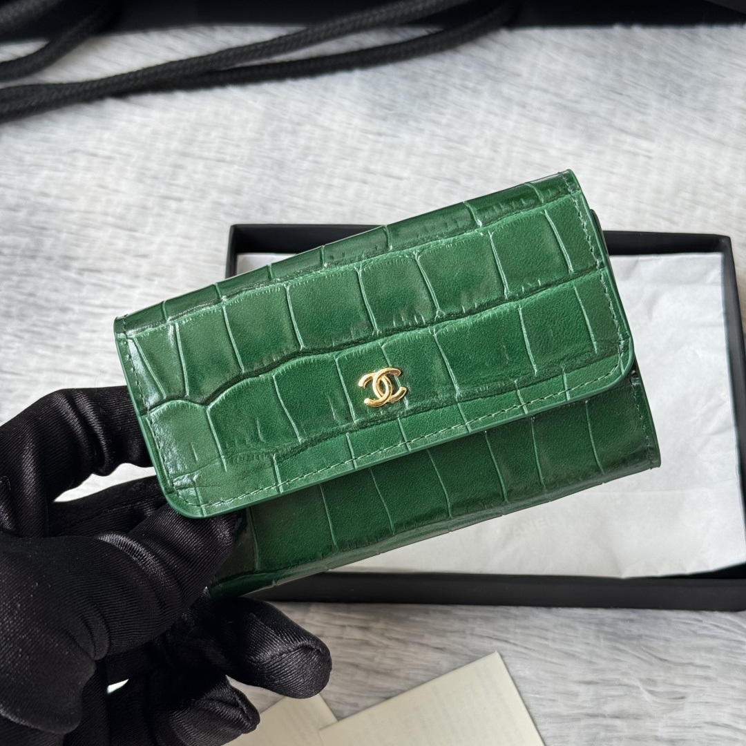 Chanel Classic Flap Mini Crocodile-embossed Leather Card Holder Wallet with Turn-lock for Hand Carry