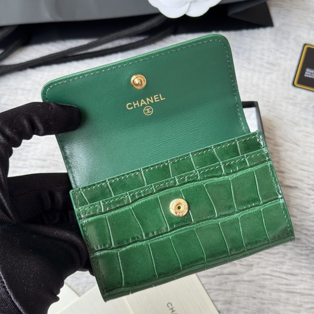 Chanel Classic Flap Mini Crocodile-embossed Leather Card Holder Wallet with Turn-lock for Hand Carry