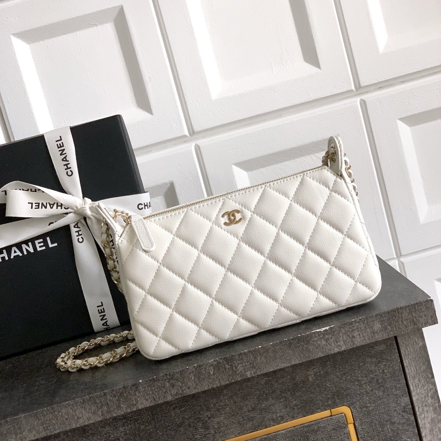 Chanel Wallet on Chain (WOC) in Caviar Leather with Zipper Closure for Shoulder BagCrossbody Bags