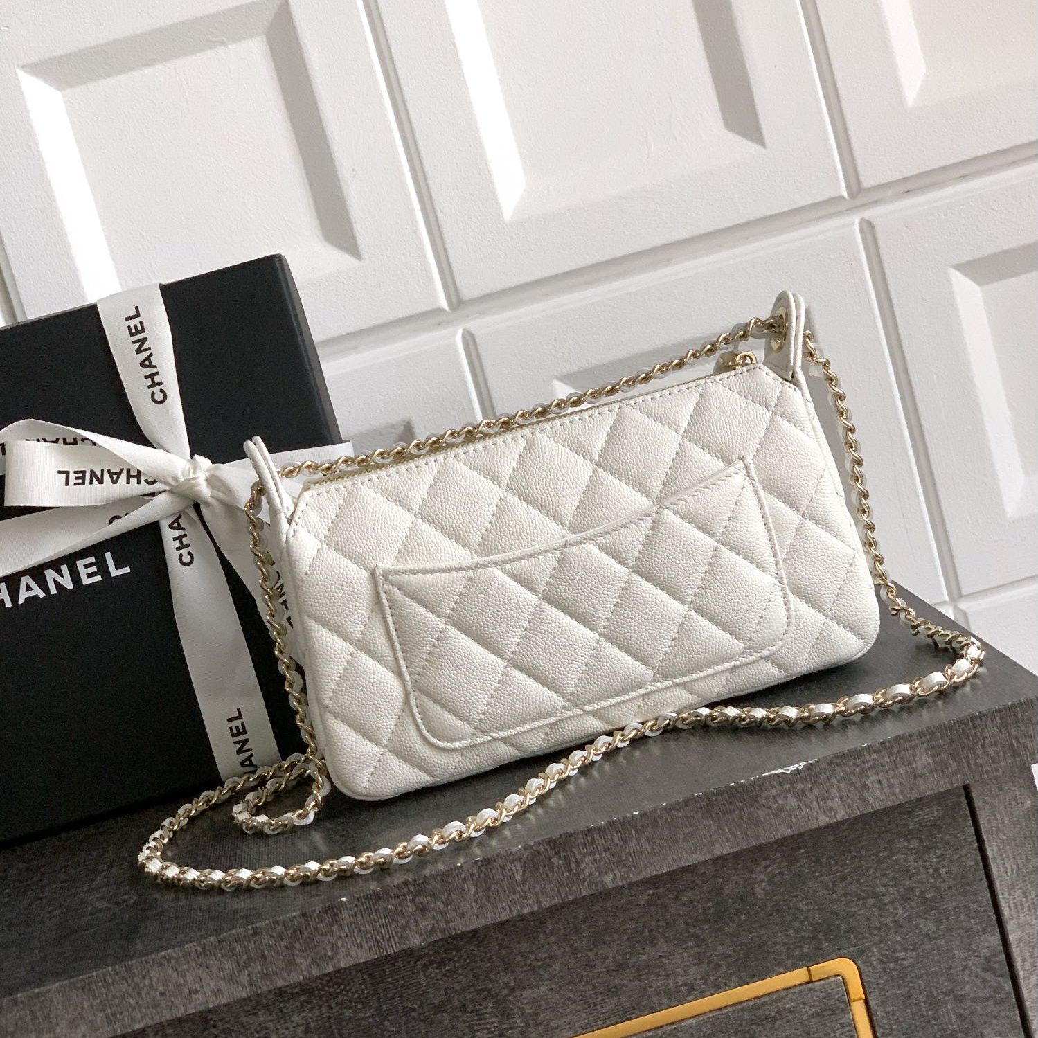 Chanel Wallet on Chain (WOC) in Caviar Leather with Zipper Closure for Shoulder BagCrossbody Bags