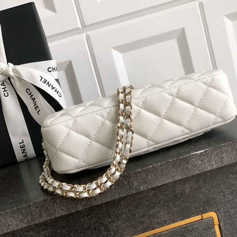 Chanel Wallet on Chain (WOC) in Caviar Leather with Zipper Closure for Shoulder BagCrossbody Bags