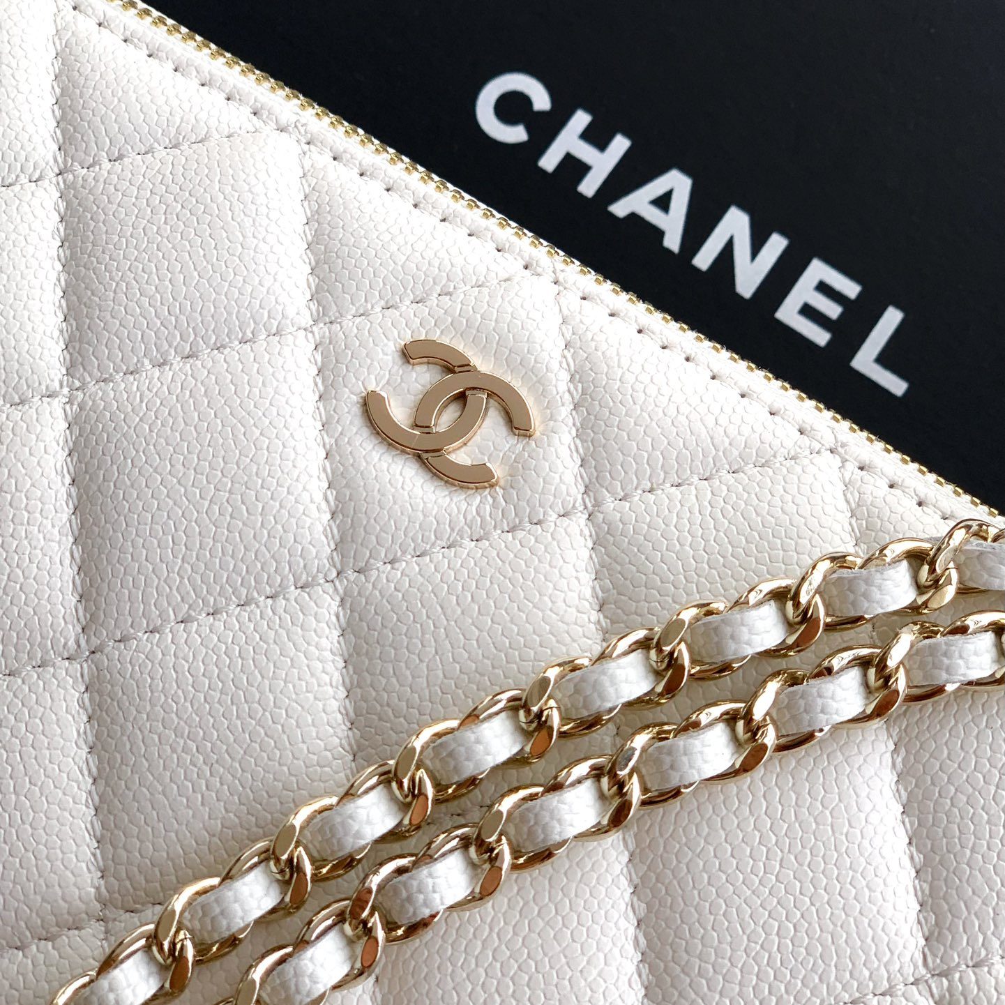 Chanel Wallet on Chain (WOC) in Caviar Leather with Zipper Closure for Shoulder BagCrossbody Bags