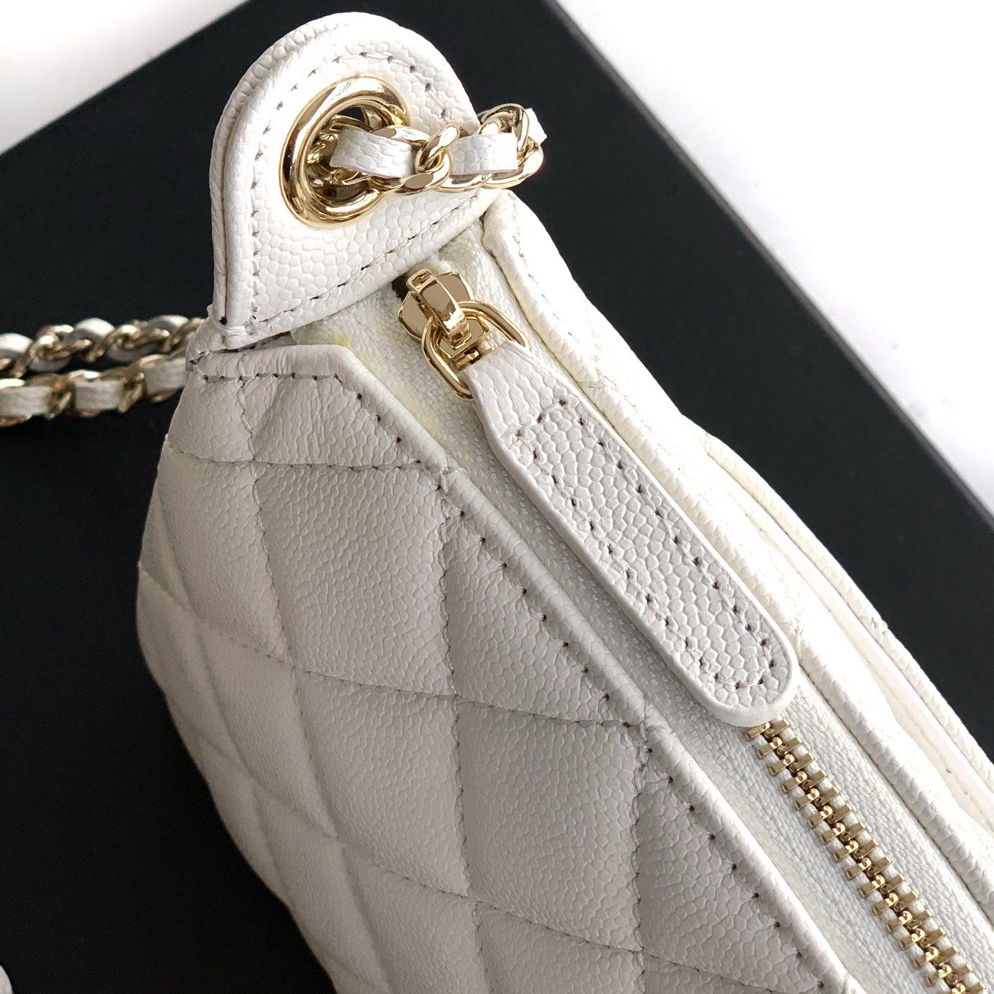 Chanel Wallet on Chain (WOC) in Caviar Leather with Zipper Closure for Shoulder BagCrossbody Bags