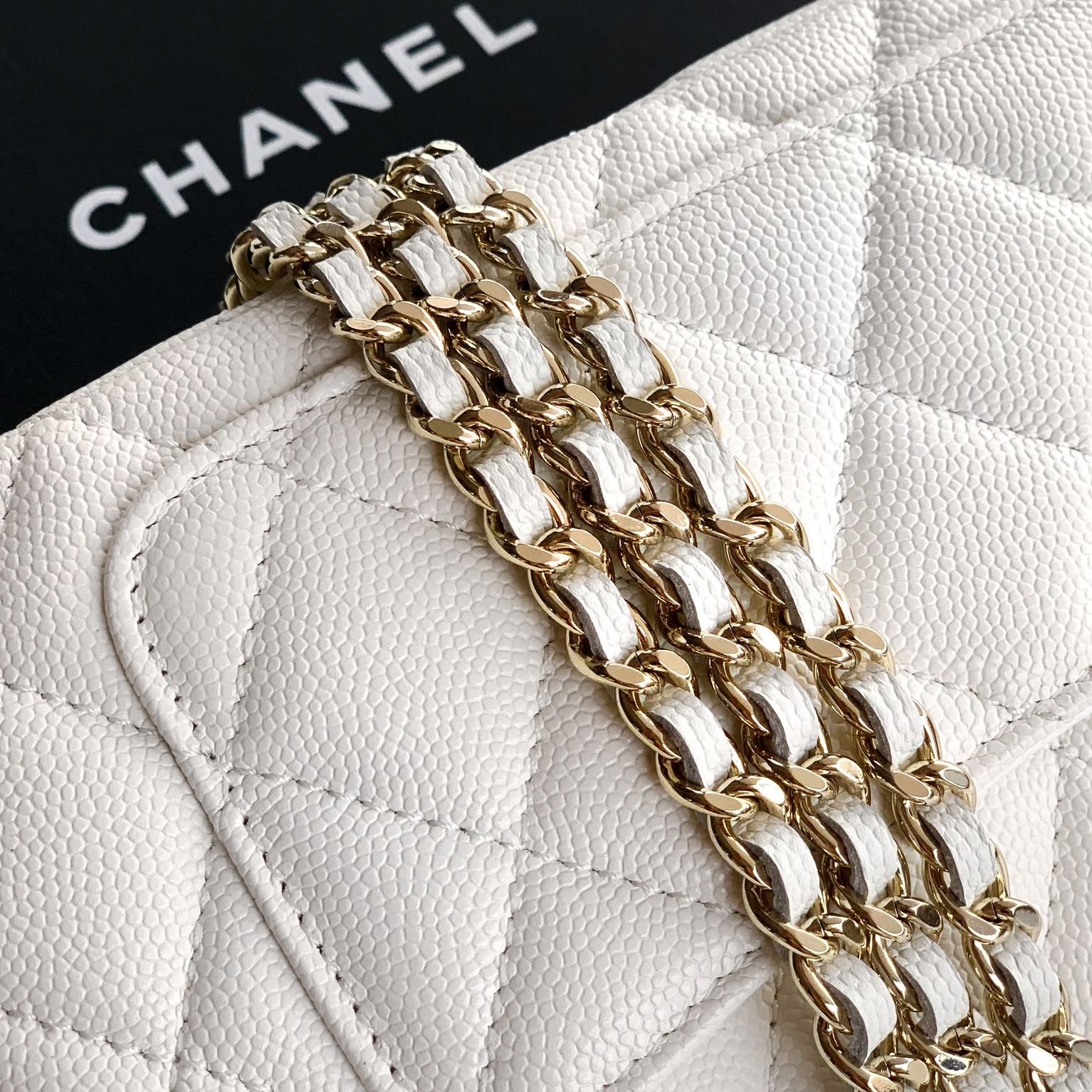 Chanel Wallet on Chain (WOC) in Caviar Leather with Zipper Closure for Shoulder BagCrossbody Bags