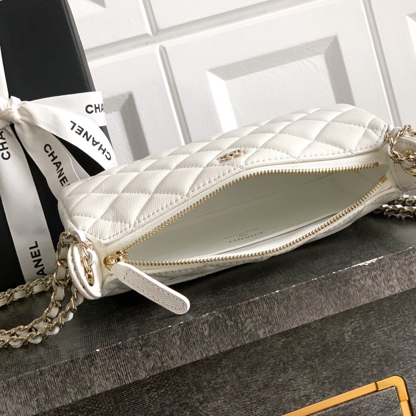 Chanel Wallet on Chain (WOC) in Caviar Leather with Zipper Closure for Shoulder BagCrossbody Bags