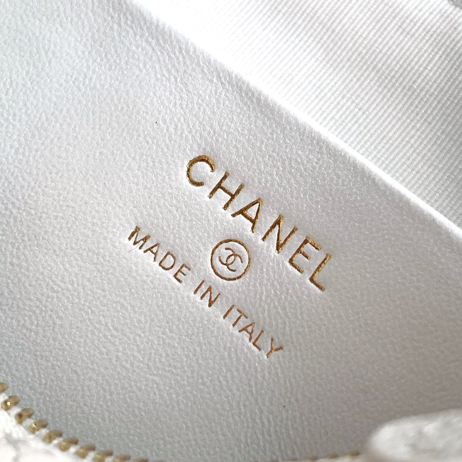 Chanel Wallet on Chain (WOC) in Caviar Leather with Zipper Closure for Shoulder BagCrossbody Bags